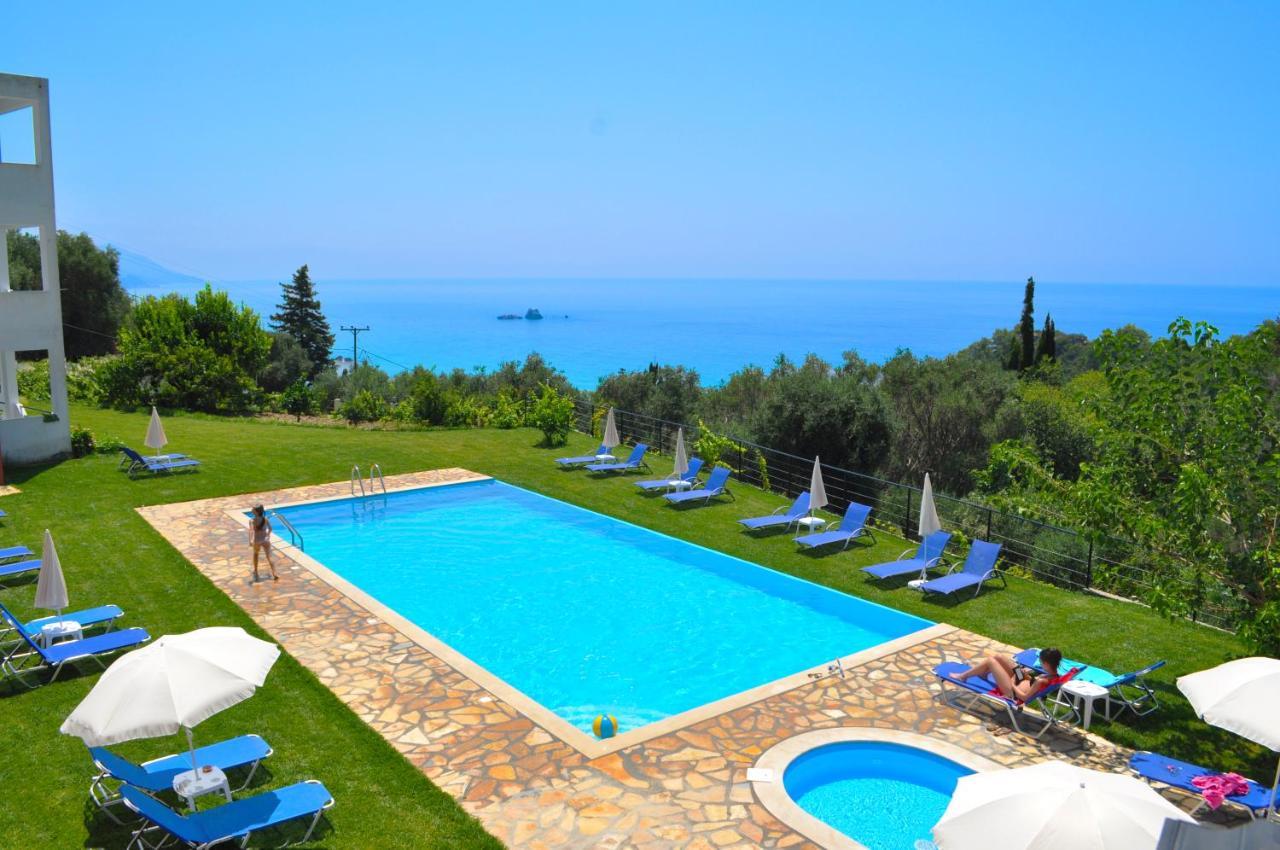 Luxury Loft Apartment With Pool - Pelekas Beach, Corfu エクステリア 写真