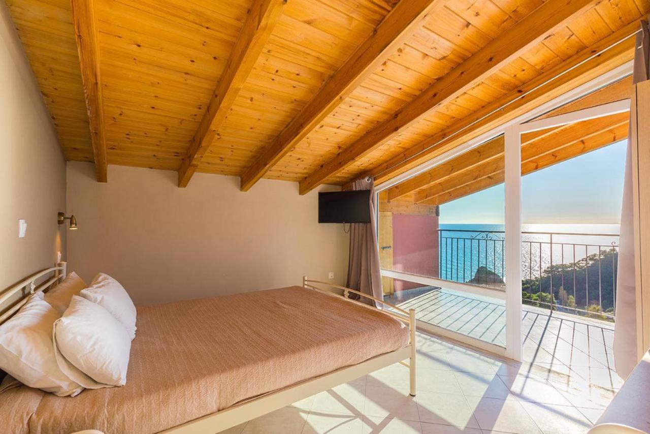 Luxury Loft Apartment With Pool - Pelekas Beach, Corfu エクステリア 写真