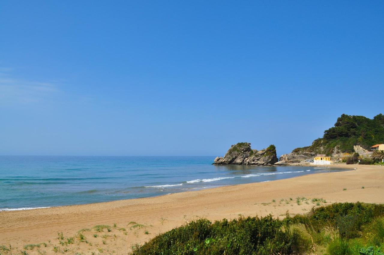 Luxury Loft Apartment With Pool - Pelekas Beach, Corfu エクステリア 写真