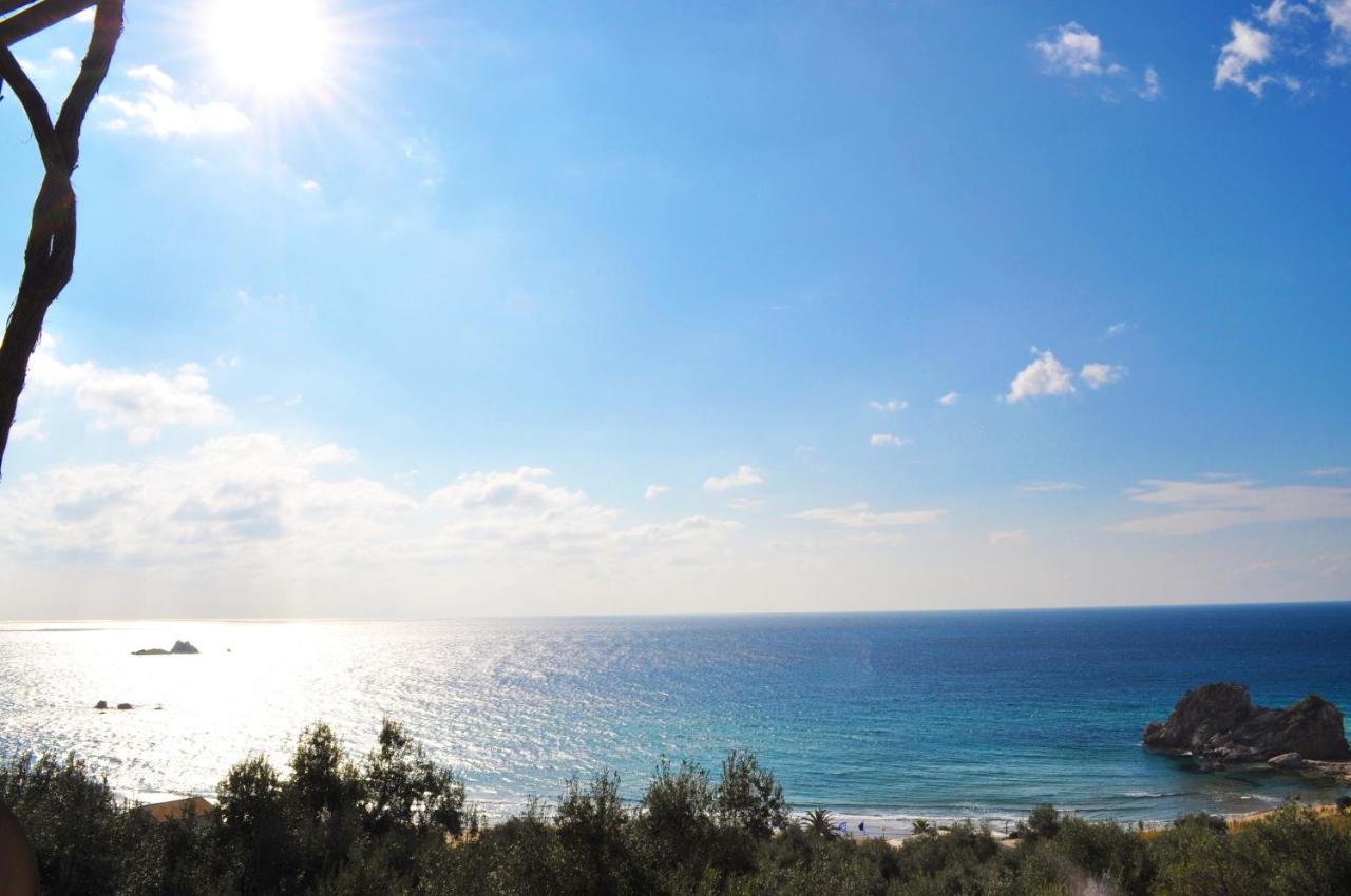 Luxury Loft Apartment With Pool - Pelekas Beach, Corfu エクステリア 写真