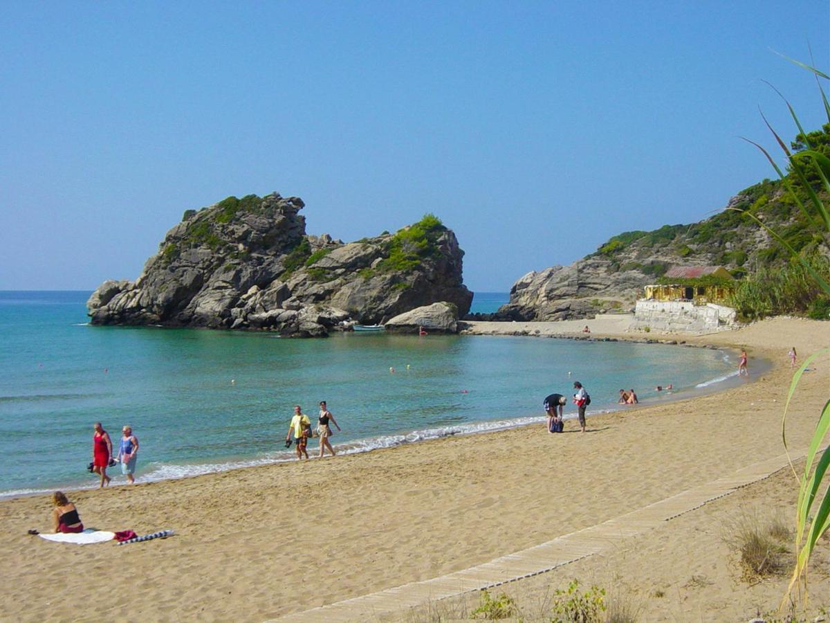 Luxury Loft Apartment With Pool - Pelekas Beach, Corfu エクステリア 写真